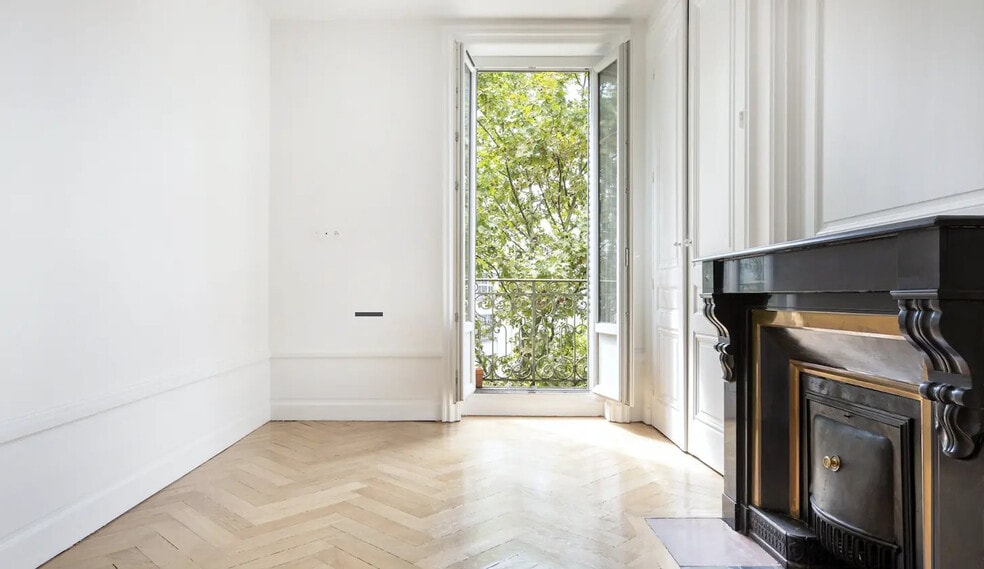 Office in Paris for lease - Interior Photo - Image 3 of 5