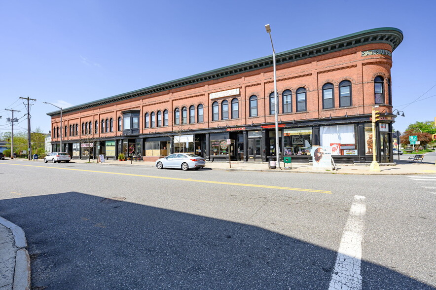 76-96 Maple St, Florence, MA for lease - Building Photo - Image 2 of 4