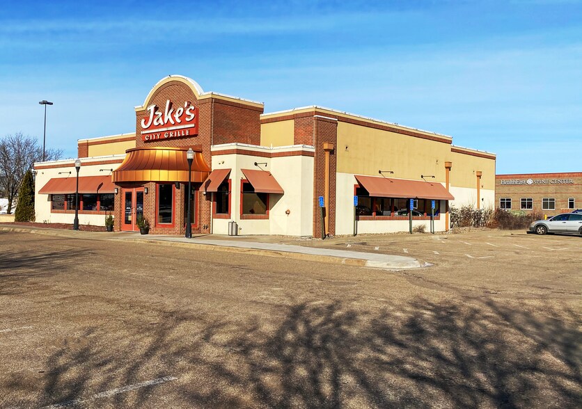 1745 Beam Ave E, Maplewood, MN 55109