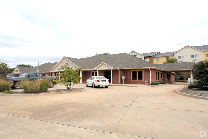 406 E Hall of Fame Ave, Stillwater, OK for sale - Primary Photo - Image 1 of 1