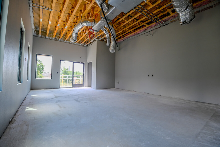 3939 Thousand Oaks Dr, San Antonio, TX for sale - Building Photo - Image 3 of 5