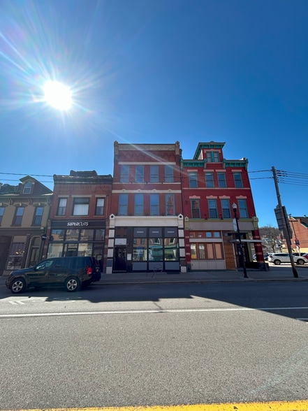 1924 E Carson St, Pittsburgh, PA for lease - Building Photo - Image 2 of 4