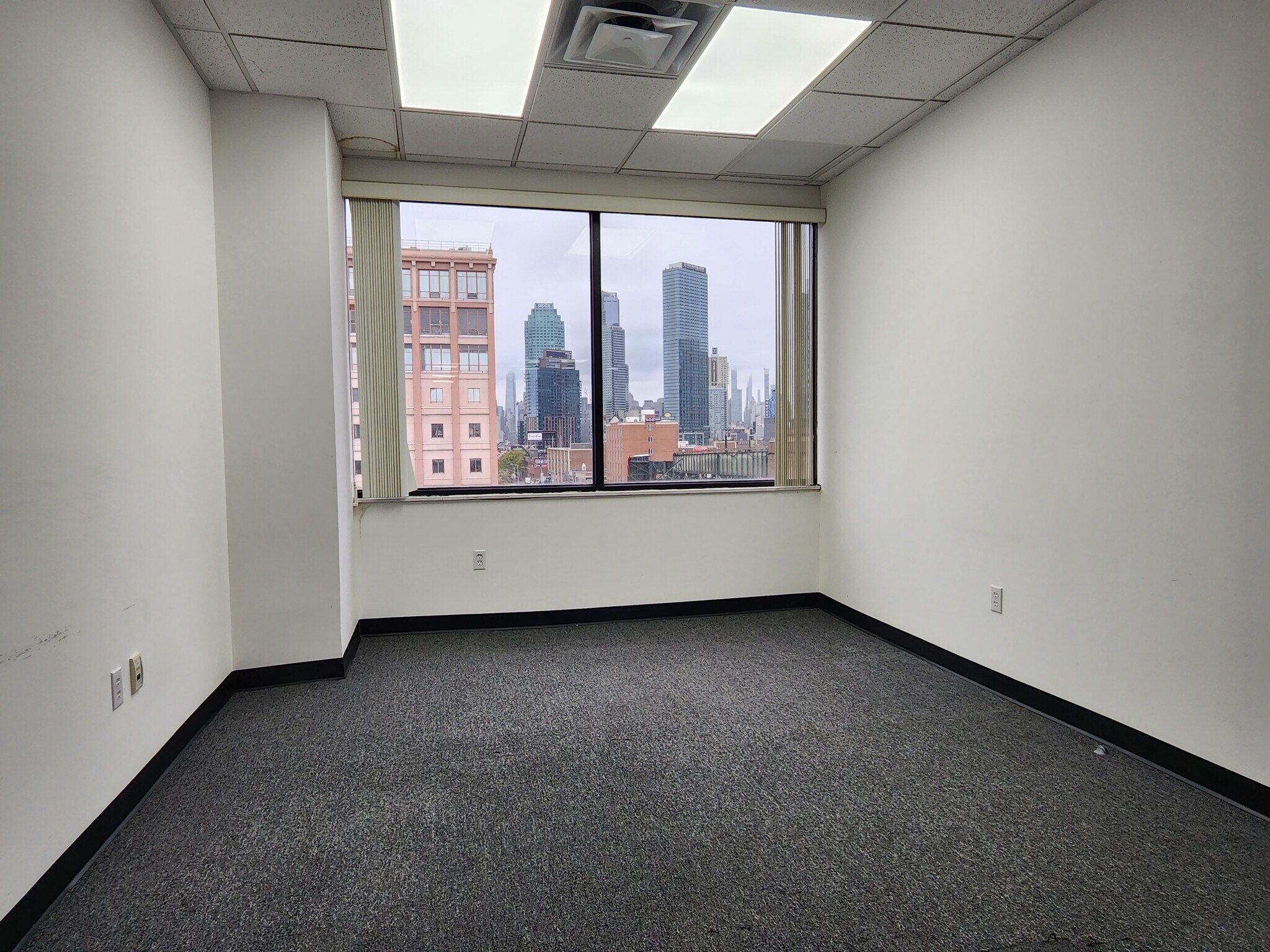 33 28 Northern Blvd - 3xfbwgt
