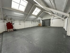 Crondall Rd, Farnham for lease Interior Photo- Image 2 of 3