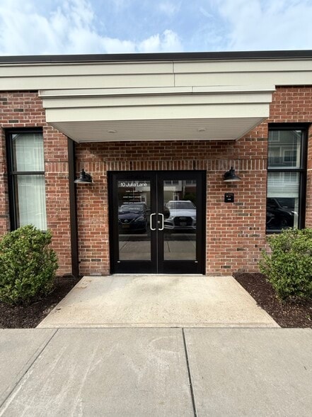 10 Julia Ln, Cold Spring, NY for lease - Building Photo - Image 1 of 15