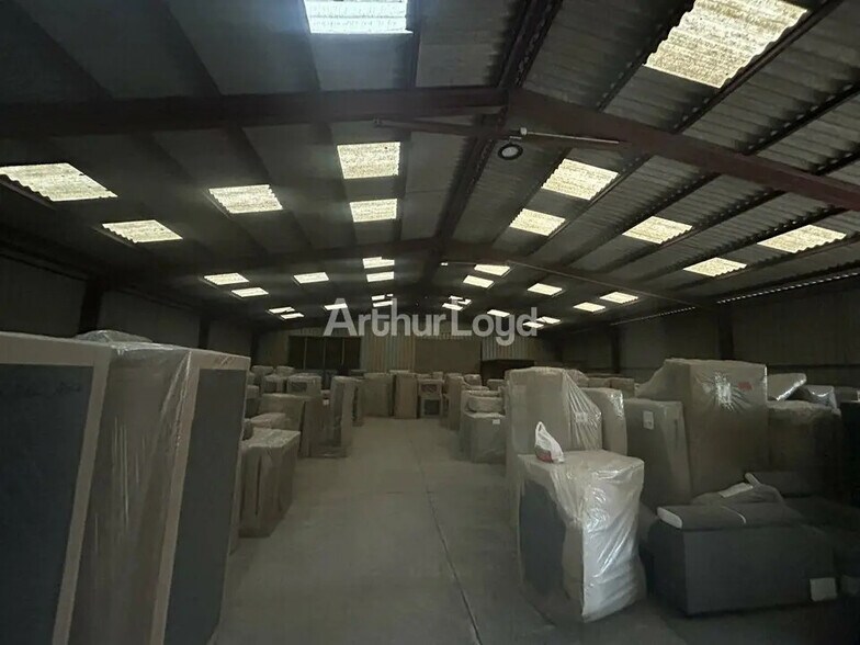 Industrial in Muizon for lease - Interior Photo - Image 3 of 4