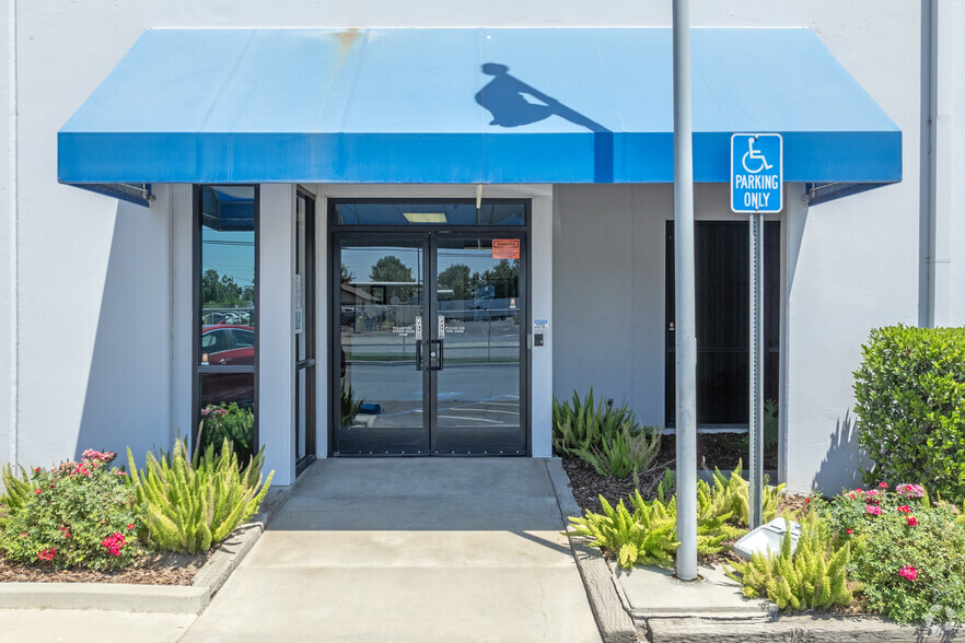 3146 S Chestnut Ave, Fresno, CA for lease - Building Photo - Image 3 of 7