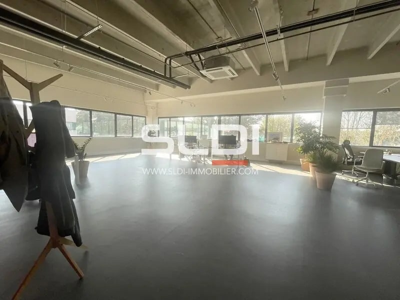 Location Bureaux 300 m² - Photo 1