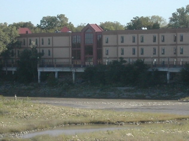 1 Riverfront Plz, Lawrence, KS for lease - Building Photo - Image 1 of 2