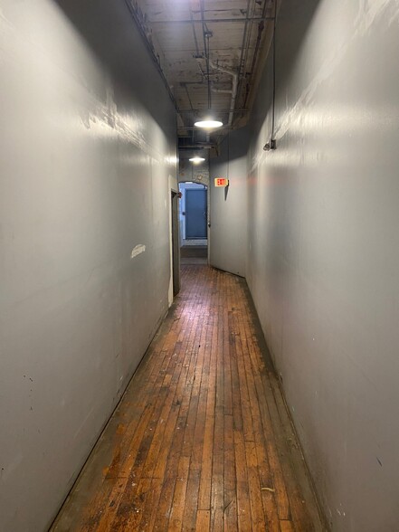 250 Esten Ave, Pawtucket, RI for lease - Interior Photo - Image 3 of 6