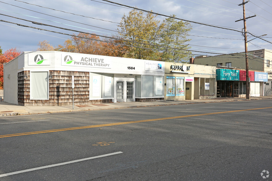 1584-1594 Broadway, Hewlett, NY for sale - Primary Photo - Image 1 of 1