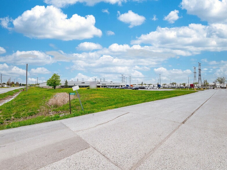 8069 Lawson Rd, Milton, ON for lease - Building Photo - Image 3 of 13