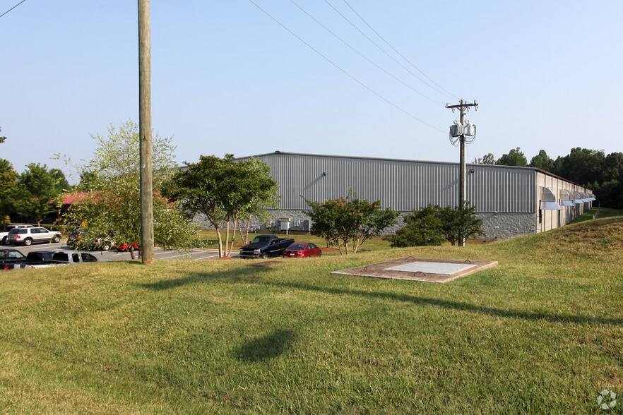 7723 Oakwood St, Mebane, NC 27302