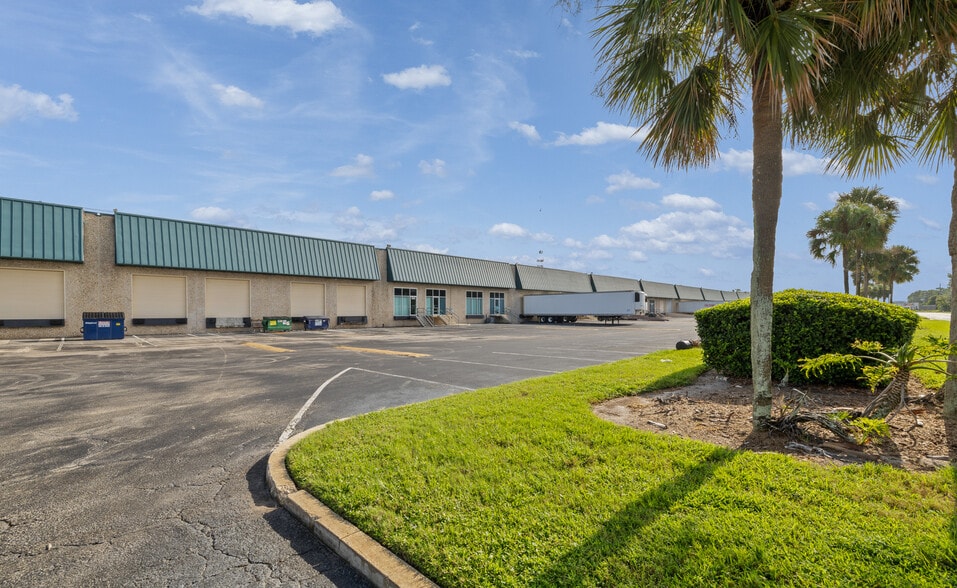 2003-2021 Viscount Row, Orlando, FL for lease - Building Photo - Image 1 of 7