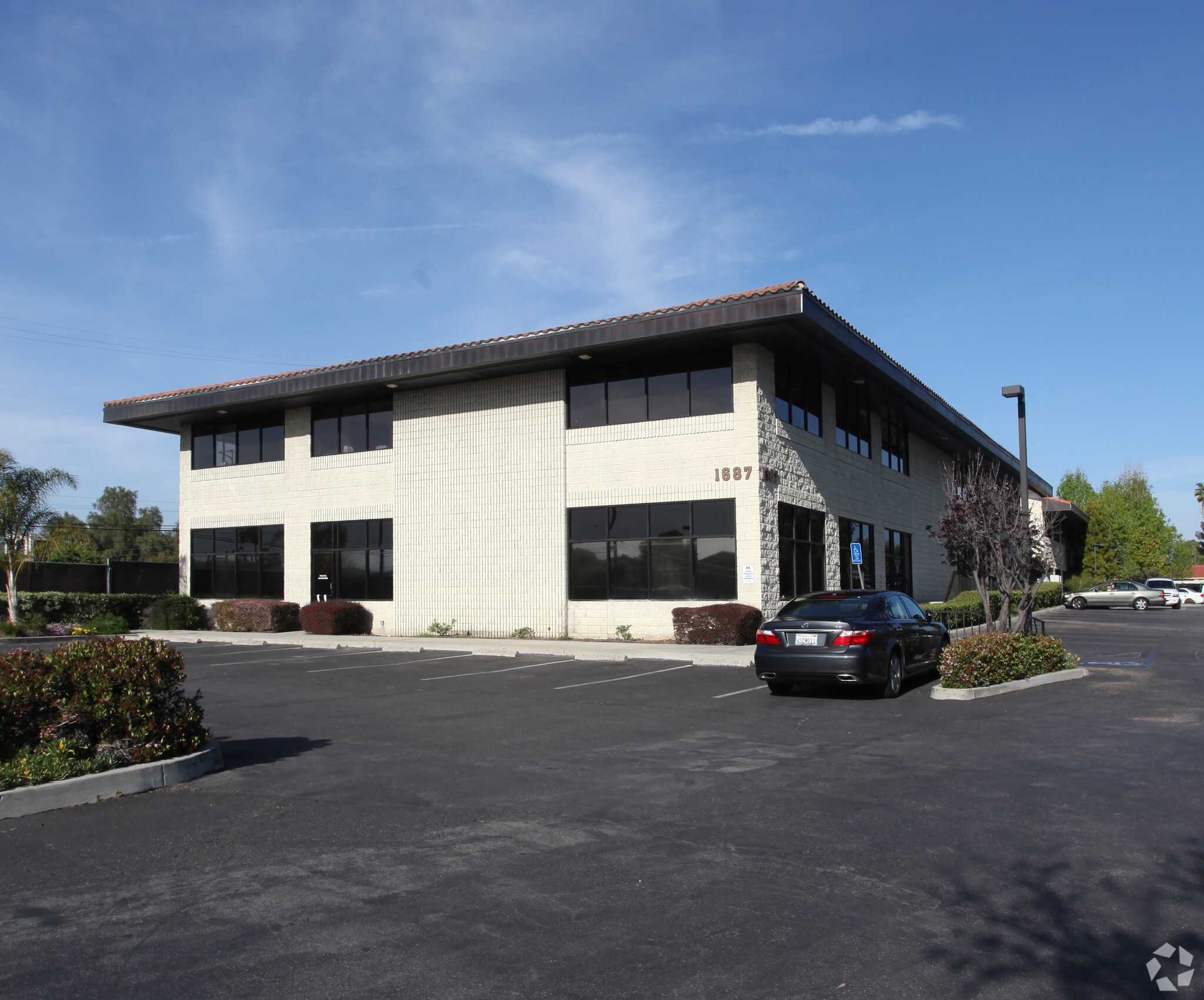 1687 Erringer Rd, Simi Valley, CA for lease Primary Photo- Image 1 of 6