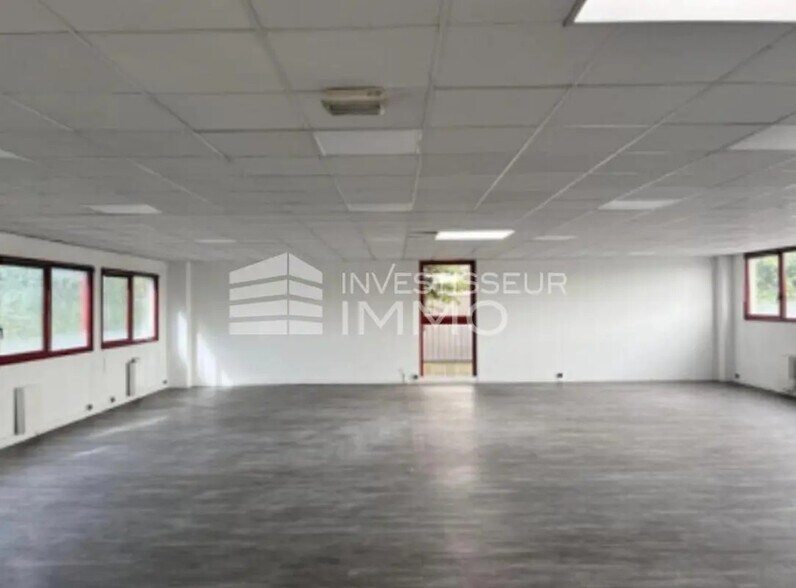 Flex in Le Blanc-Mesnil for lease - Interior Photo - Image 3 of 4