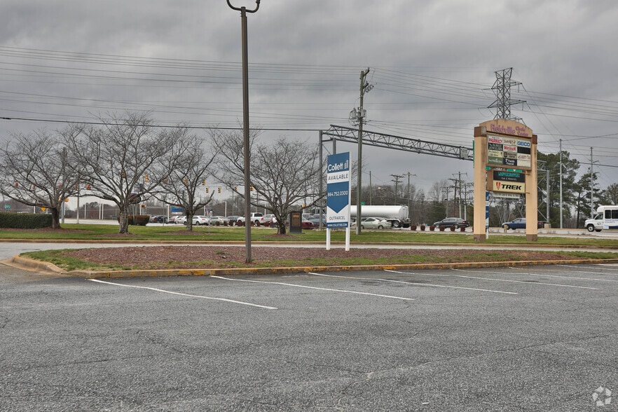 1741 John B White SR Blvd, Spartanburg, SC for lease - Primary Photo - Image 1 of 1