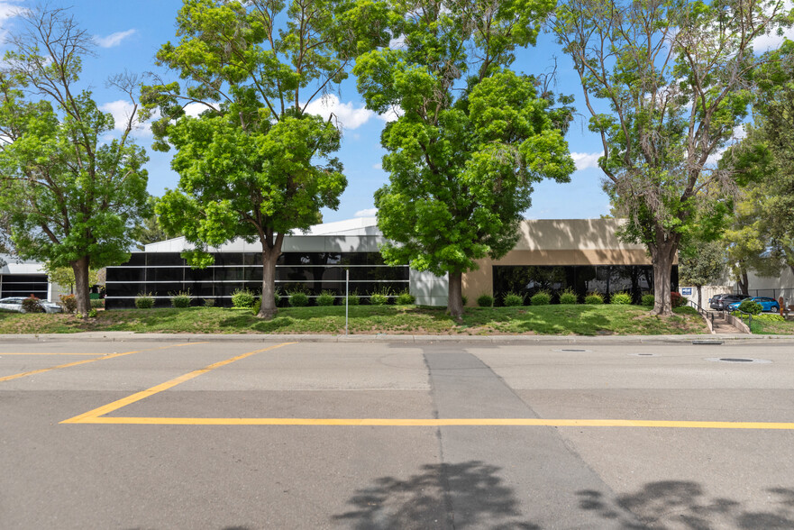 1252 Quarry Ln, Pleasanton, CA for sale - Building Photo - Image 2 of 28