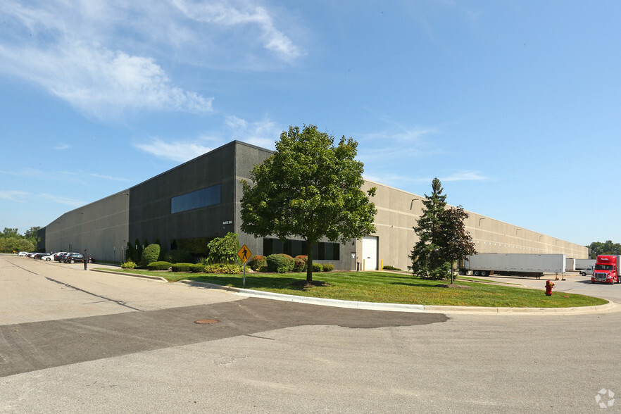 36663 Van Born Rd, Romulus, MI for lease - Building Photo - Image 3 of 8