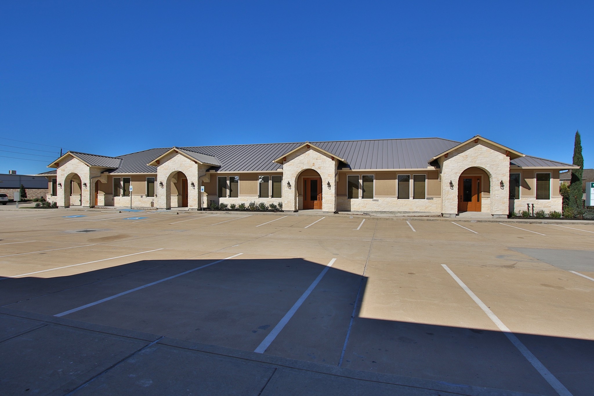 17347 Village Green Dr, Houston, TX for lease Building Photo- Image 1 of 12