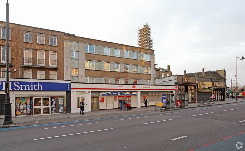 161-163 Clapham High St, London for lease - Building Photo - Image 2 of 3