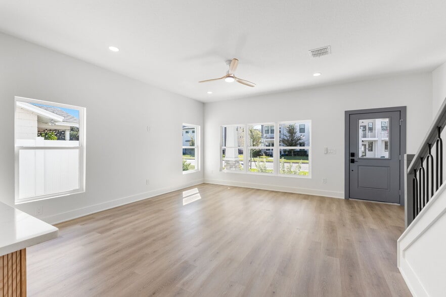 2525 13th Ave N, Saint Petersburg, FL for sale - Building Photo - Image 3 of 31