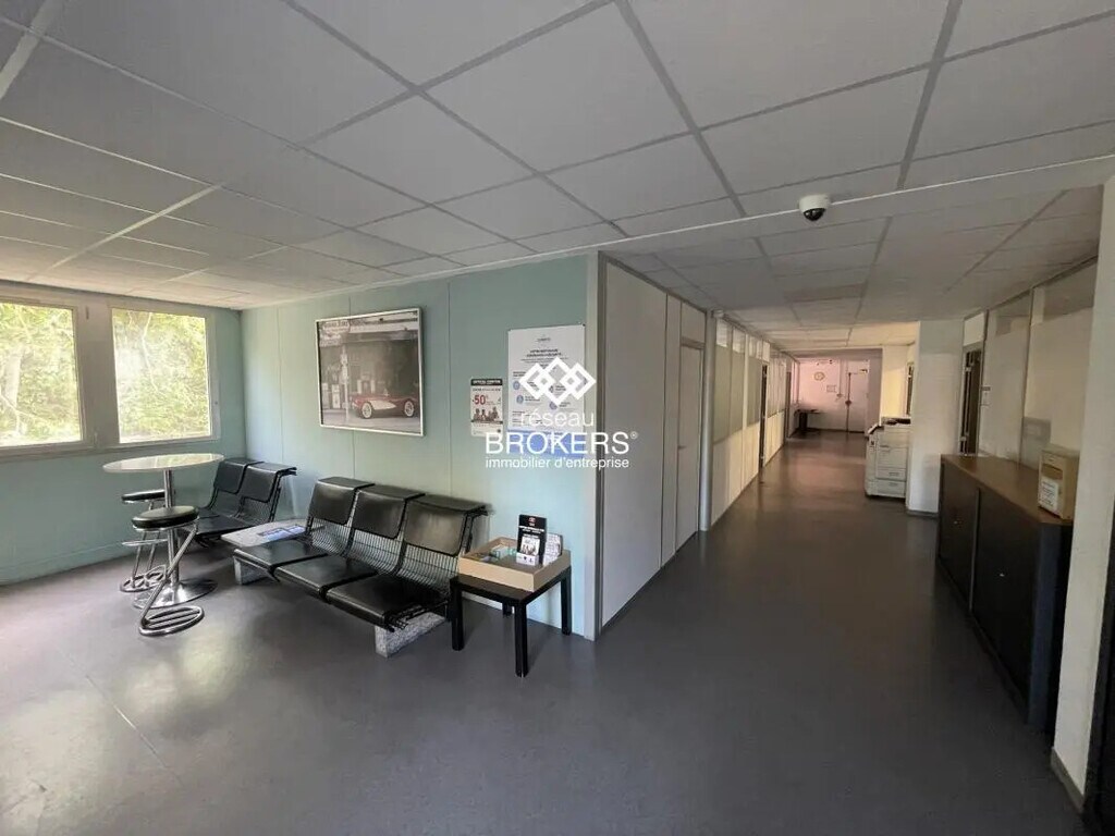 Location Bureaux 300 m² - Photo 1