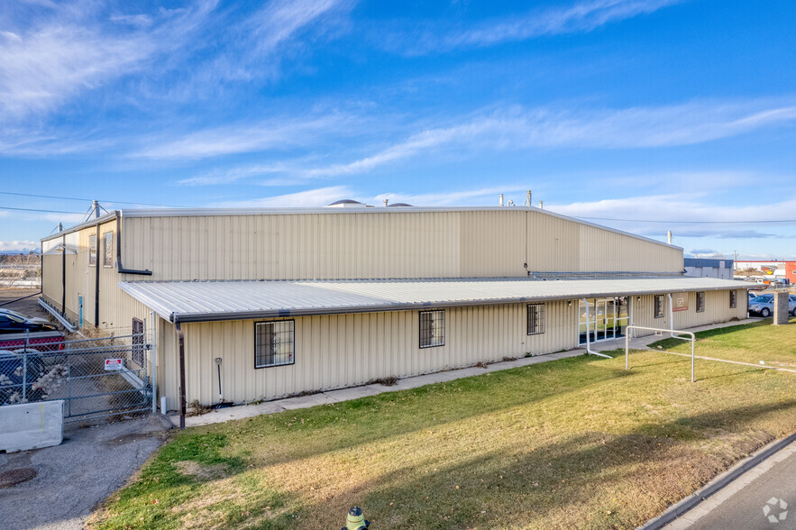 3015 58th Ave SE, Calgary, AB for lease - Primary Photo - Image 1 of 6