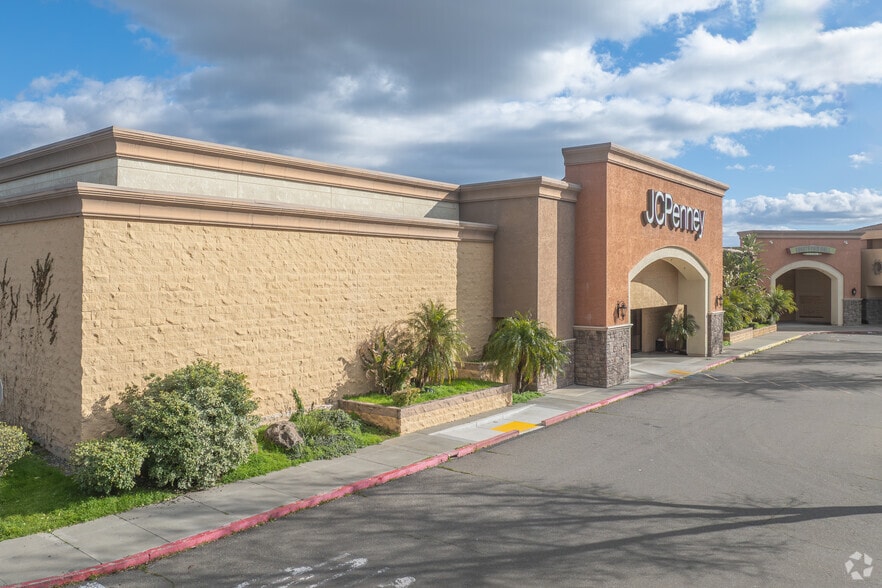 Gibson Rd Portfolio portfolio of 3 properties for sale on LoopNet.com - Primary Photo - Image 2 of 3