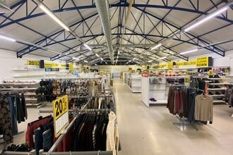 11 Causeway St, Kidwelly for lease Interior Photo- Image 1 of 2