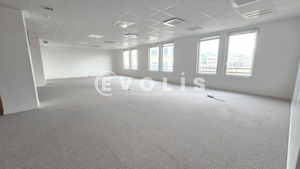 Office in Chessy for lease - Interior Photo - Image 1 of 5