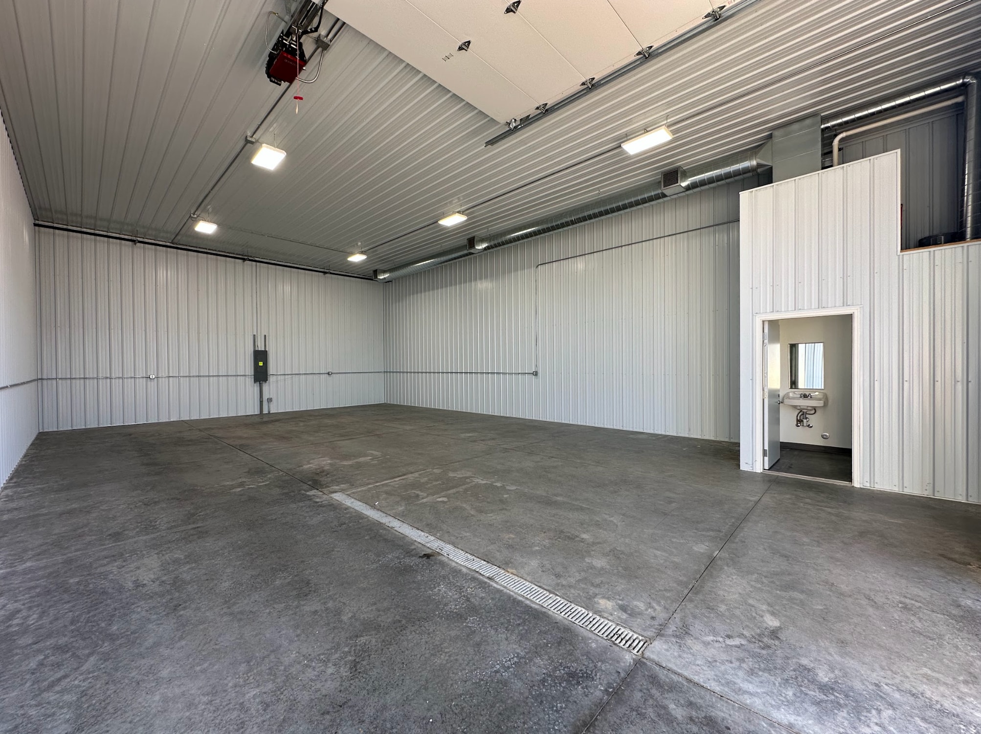 3263 Moencks Ct, Bettendorf, IA for lease Interior Photo- Image 1 of 13