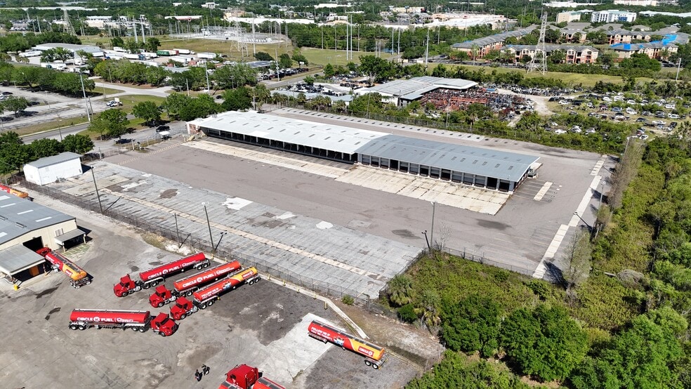 9801 Palm River Rd, Tampa, FL for lease - Building Photo - Image 2 of 9