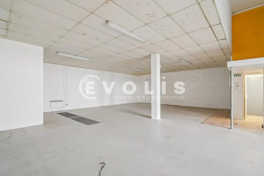 Flex in Neuilly-Plaisance for lease - Interior Photo - Image 3 of 14