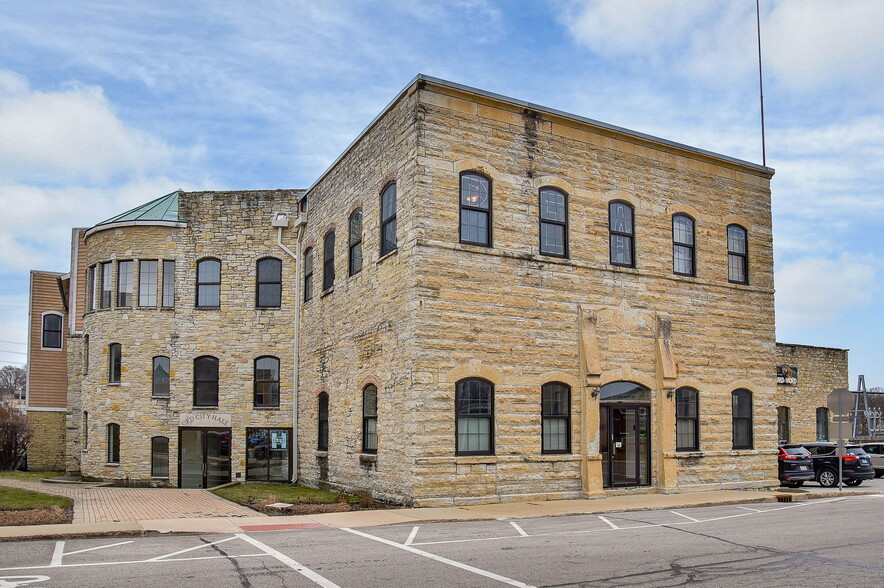 30 S Shumway Ave, Batavia, IL for lease - Primary Photo - Image 1 of 65