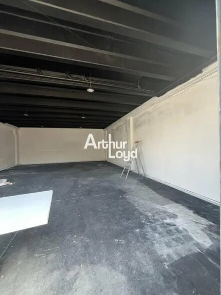 Flex in Antibes for lease - Building Photo - Image 3 of 8