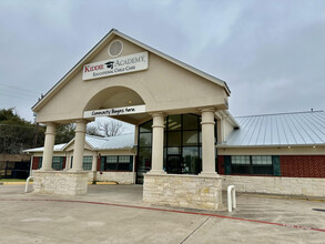 1301 N Lakeline Blvd, Cedar Park, TX for lease Building Photo- Image 2 of 18