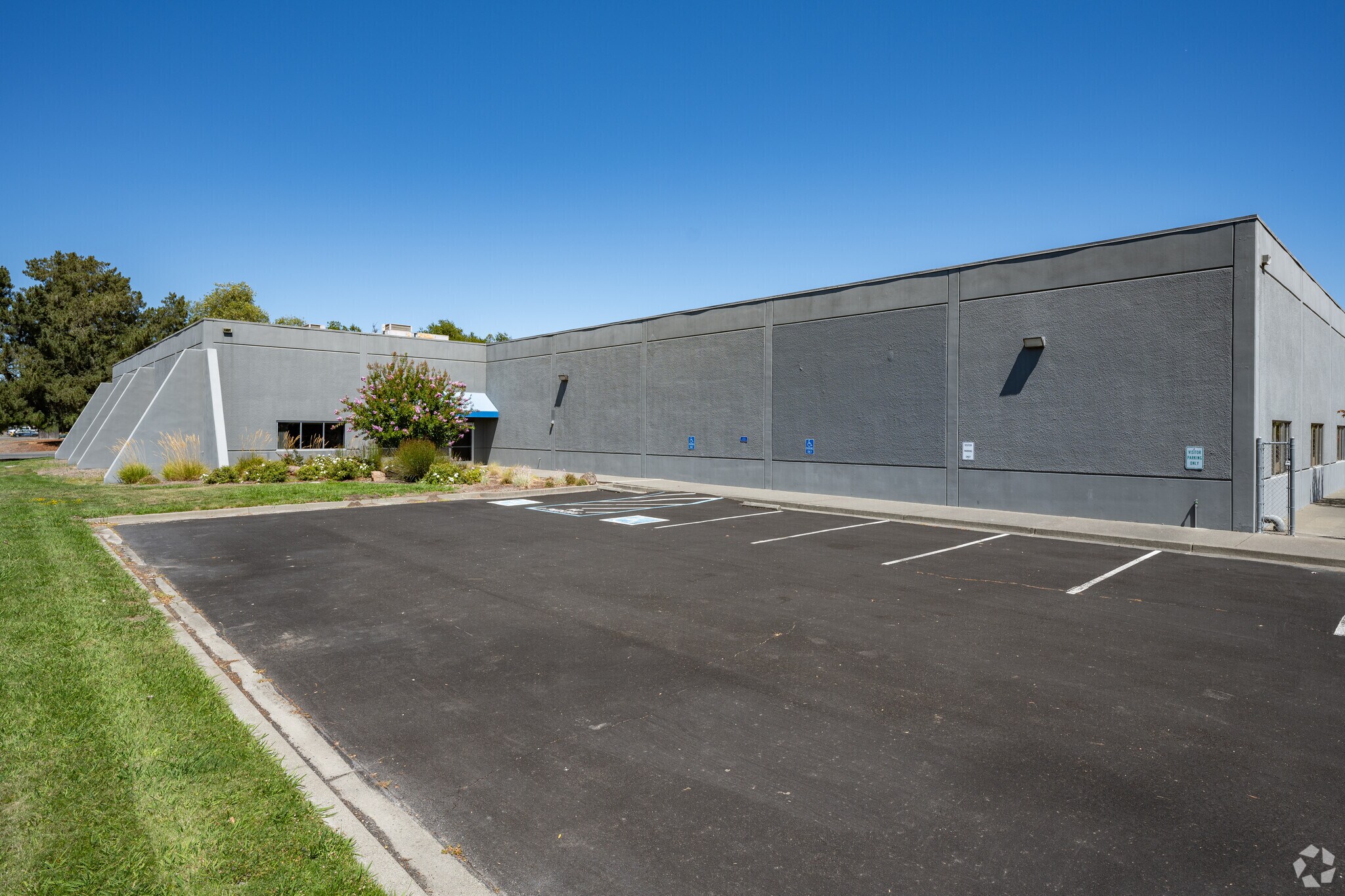 3780 Flightline Dr, Santa Rosa, CA for lease Primary Photo- Image 1 of 5