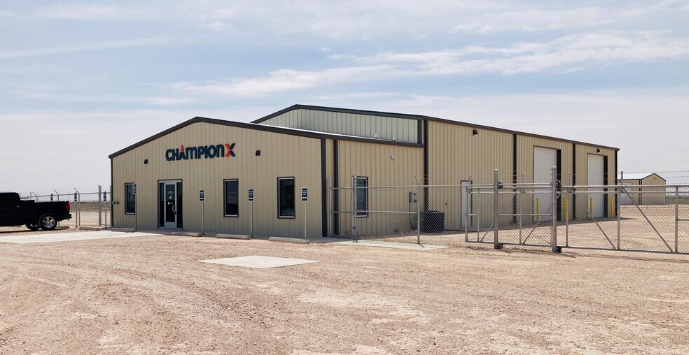 2260B Ocotillo Dr, Pecos, TX 79772