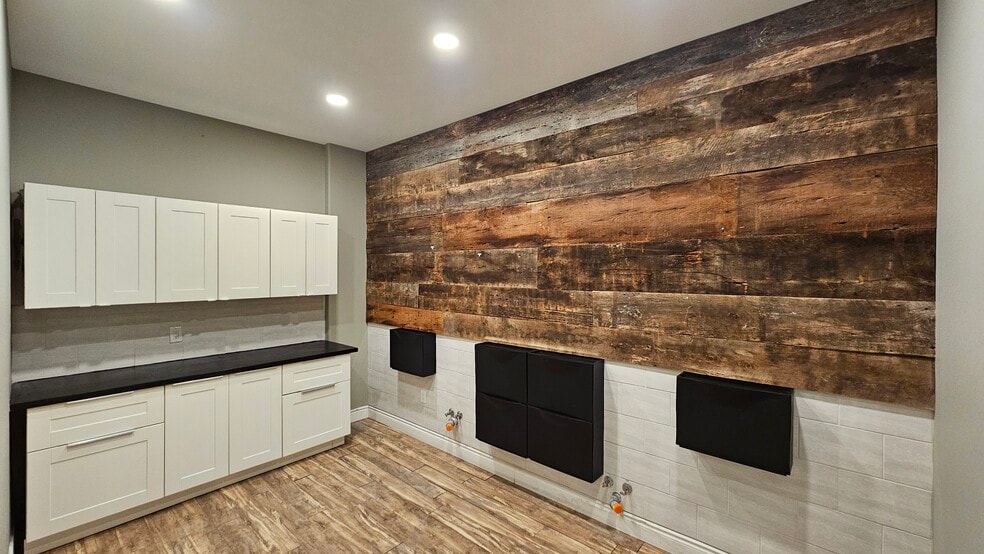 658-662 King St W, Kingston, ON for lease - Building Photo - Image 2 of 4