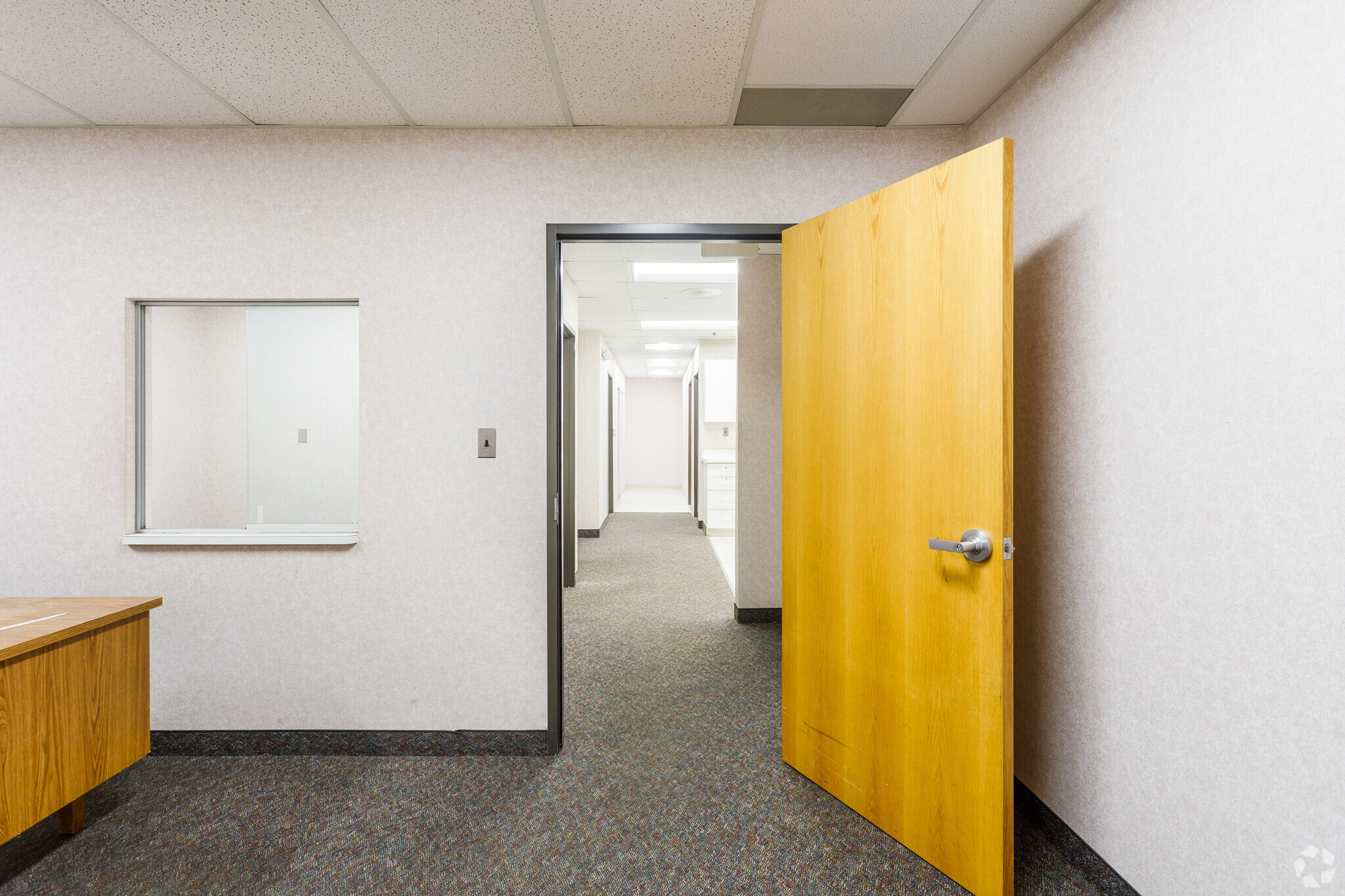 26400 W 12 Mile Rd, Southfield, MI for lease Interior Photo- Image 1 of 3