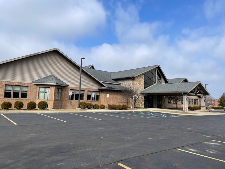 3145 Benham Ave, Elkhart, IN for lease - Primary Photo - Image 1 of 2