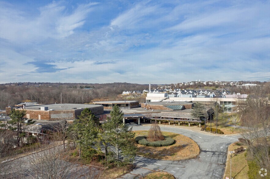 975 Anderson Hill Rd, Rye Brook, NY for sale - Primary Photo - Image 1 of 1