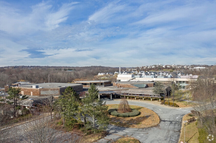975 Anderson Hill Rd, Rye Town, NY for sale - Primary Photo - Image 1 of 1