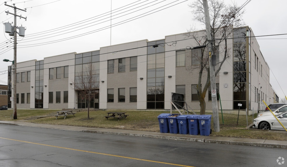 5796-5800 Rue Ferrier, Mont-Royal, QC for sale - Primary Photo - Image 1 of 1