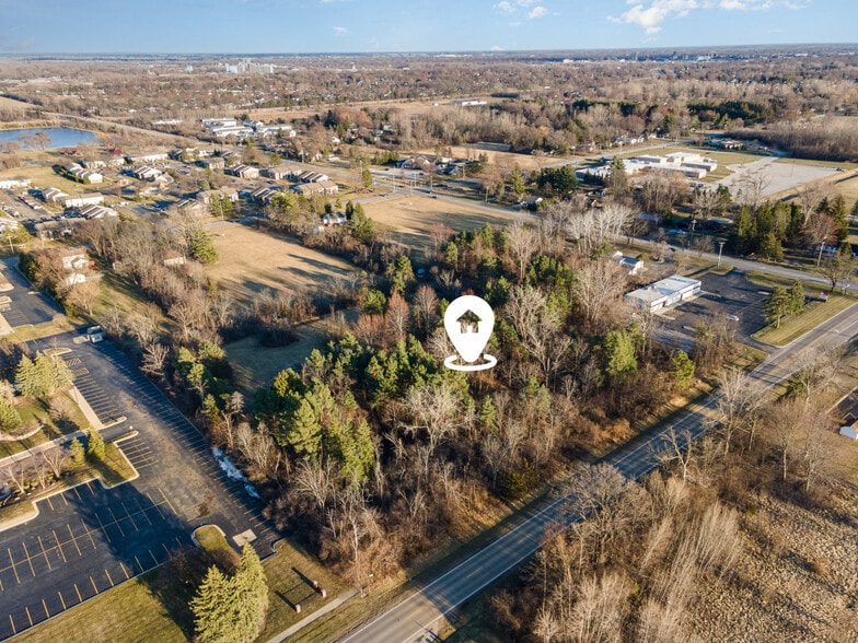 4000 Fashion Square Blvd, Saginaw, MI for sale - Building Photo - Image 2 of 5