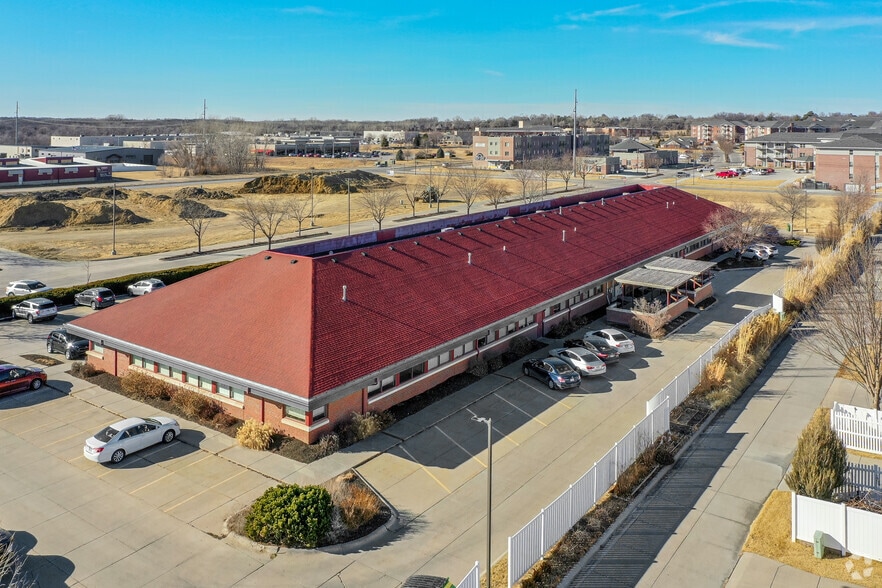 7800 S 15th St, Lincoln, NE for sale - Building Photo - Image 3 of 4