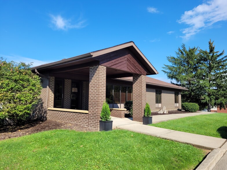 649 Cherry Tree Ln, Uniontown, PA for sale - Building Photo - Image 1 of 1