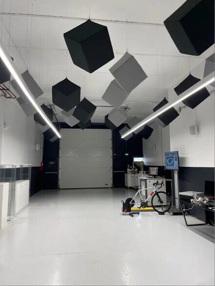 Industrial in Trappes for lease - Building Photo - Image 3 of 6