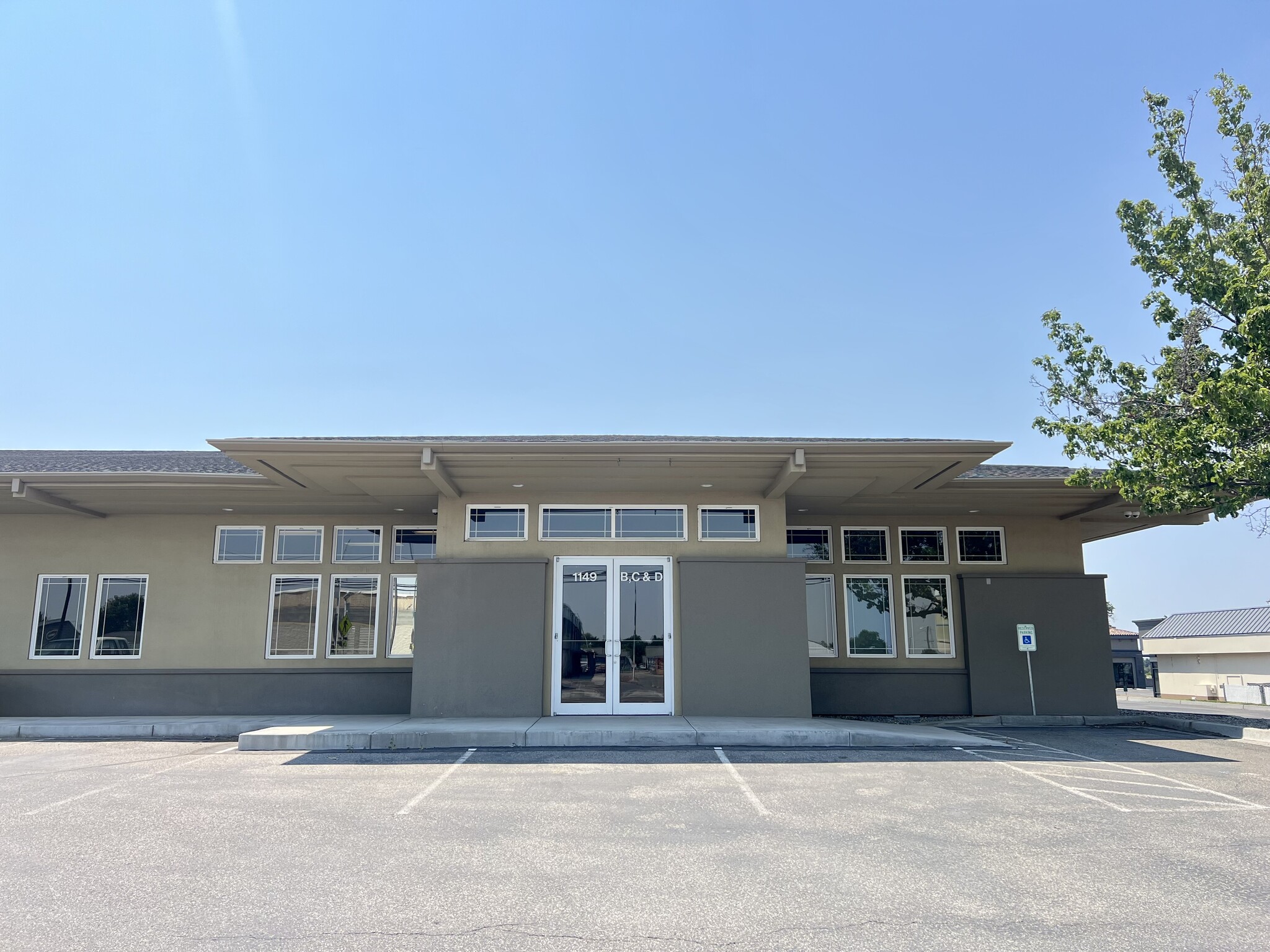 1149 N Edison St, Kennewick, WA for lease Building Photo- Image 1 of 8